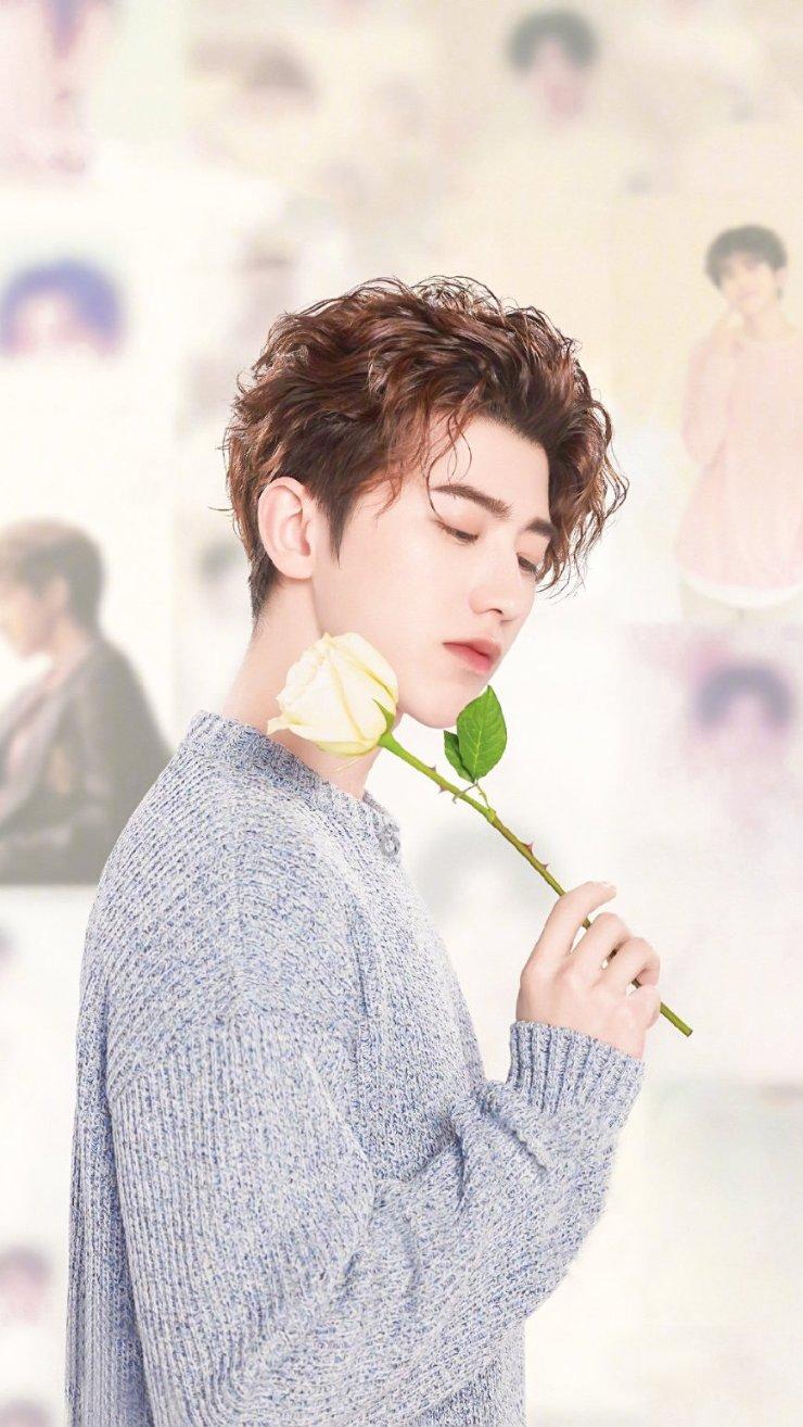 岛上的战士们津津有味地品尝着甜美的水果和新鲜的蔬菜缩句？