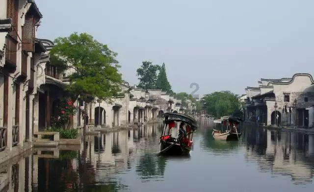 苏菲亚和安伯的休闲装